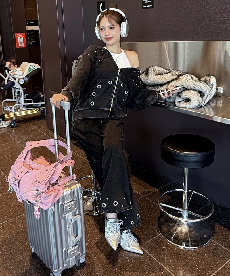 アイレットクラッシュロゴオーバーパーカー 詳細画像 ブラック 15