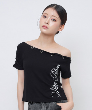 ワンショルフープピアスＴシャツ