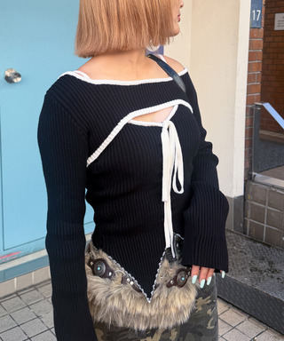 パイピングアンサンブルニット