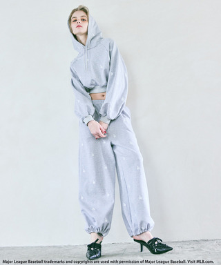 【MLB】総柄刺しゅうロゴフーディセットアップ