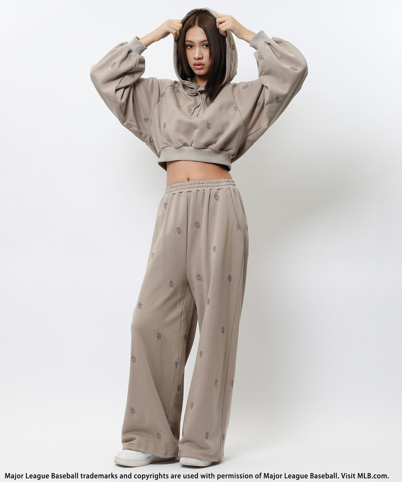 【MLB】総柄刺しゅうロゴフーディセットアップ 詳細画像 ブラウン 7