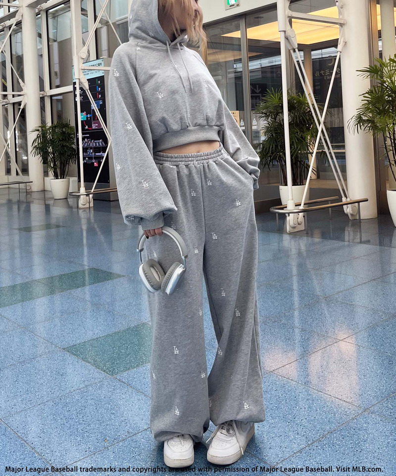 【MLB】総柄刺しゅうロゴフーディセットアップ 詳細画像 グレー 12