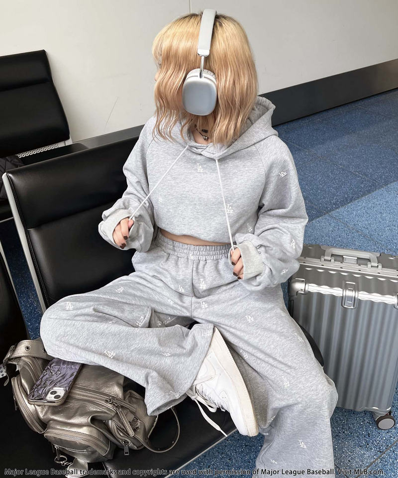 【MLB】総柄刺しゅうロゴフーディセットアップ 詳細画像 グレー 13