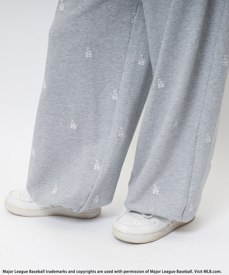 【MLB】総柄刺しゅうロゴフーディセットアップ 詳細画像 グレー 25