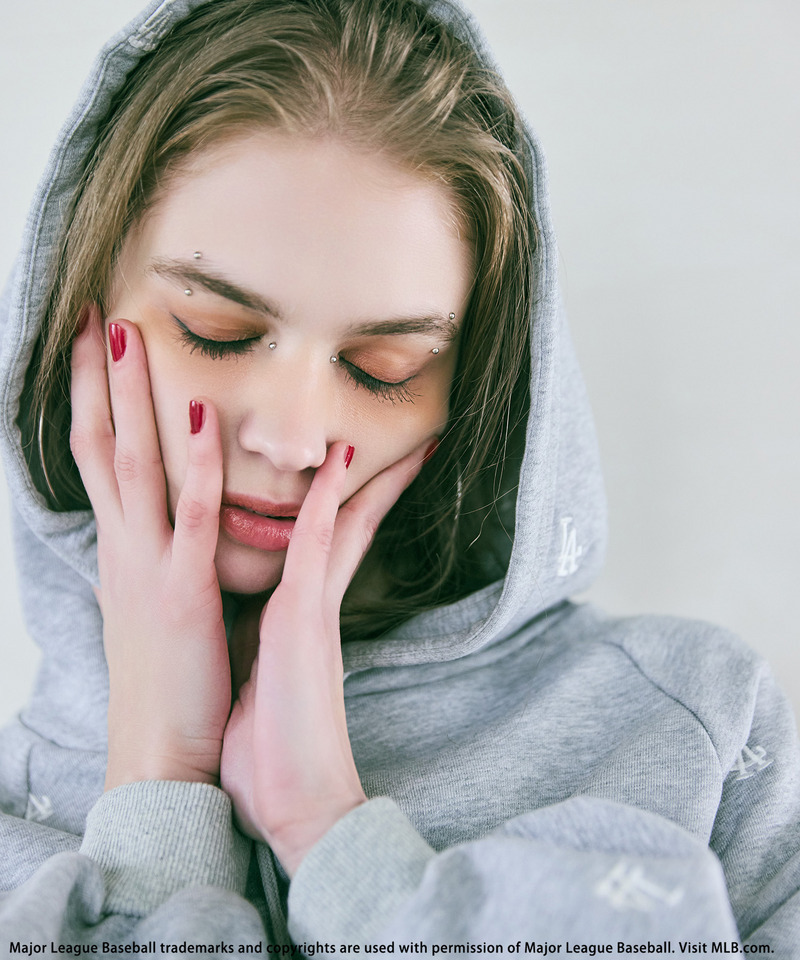 【MLB】総柄刺しゅうロゴフーディセットアップ 詳細画像 グレー 3