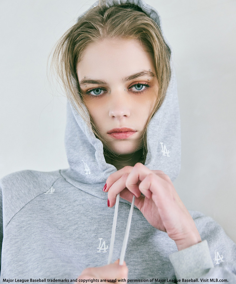 【MLB】総柄刺しゅうロゴフーディセットアップ 詳細画像 グレー 4