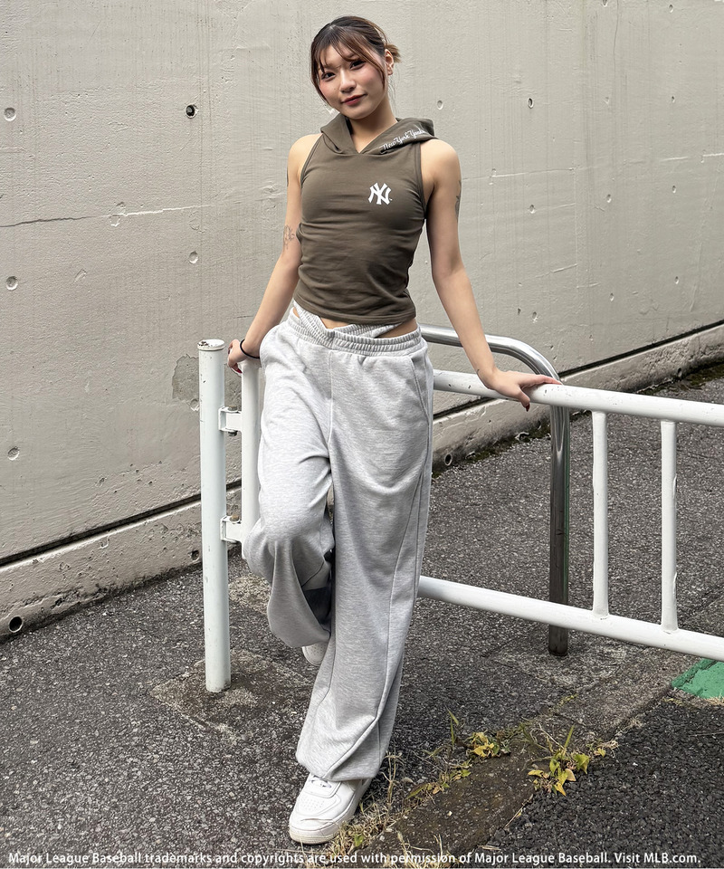 【MLB】ホルターネックフーディー 詳細画像 カーキ 4