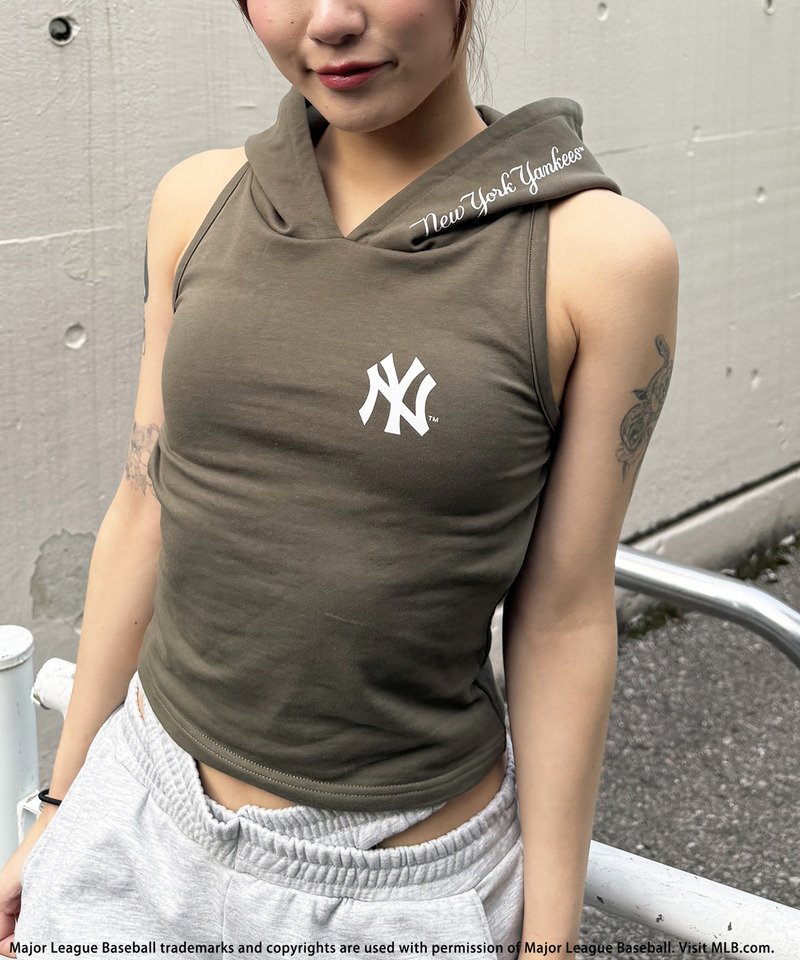 【MLB】ホルターネックフーディー 詳細画像 カーキ 5