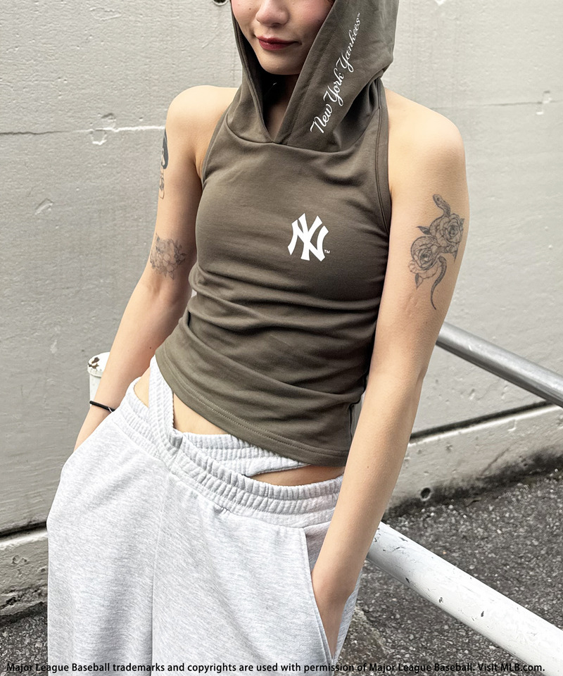 【MLB】ホルターネックフーディー 詳細画像 カーキ 6