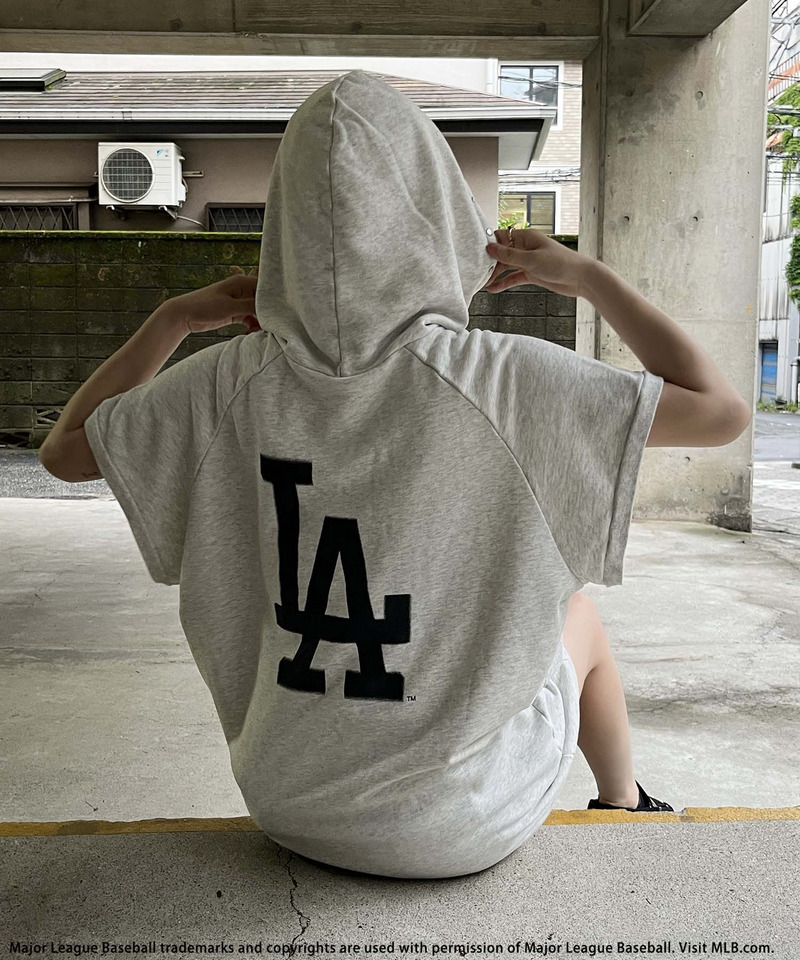 【MLB】スプレーアートロゴBIGパーカー 詳細画像 グレー 5