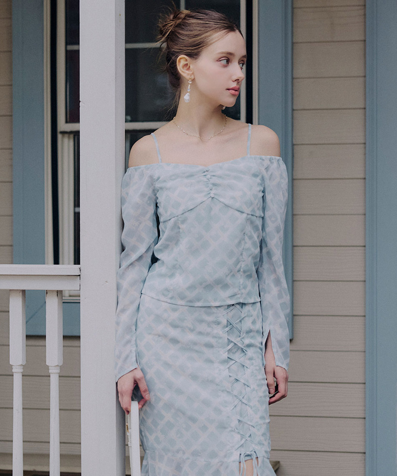 オリジナルフラワー柄オフショルダーブラウス 詳細画像 ブルー 1