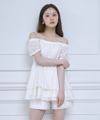 パールストラップラッフルブラウスセットアップ