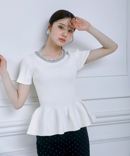 ネックビジューペプラムニットトップス