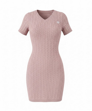 【ONLINE限定カラーあり】ロゴ刺しゅうケーブルニットミニワンピース