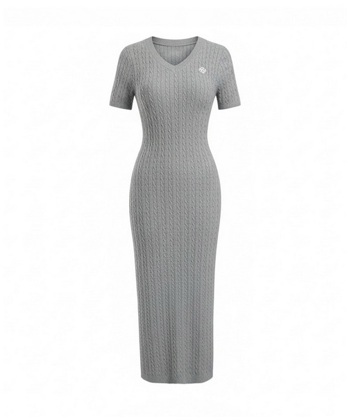 【ONLINE限定カラーあり】ロゴ刺しゅうケーブルニットワンピース