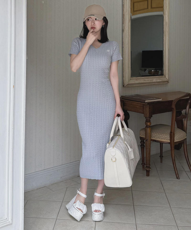 【ONLINE限定カラーあり】ロゴ刺しゅうケーブルニットワンピース 詳細画像 ブルー 2