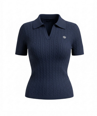 【ONLINE限定カラーあり】ロゴ刺しゅうスキッパーケーブルニットトップス