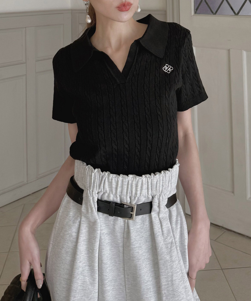 【ONLINE限定カラーあり】ロゴ刺しゅうスキッパーケーブルニットトップス 詳細画像 ブラック 4