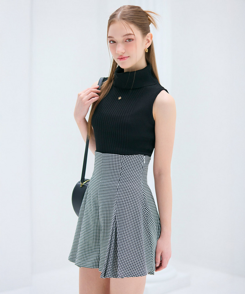 チャーム付ノースリーブハイネックラメニットトップス 詳細画像 ブラック 1