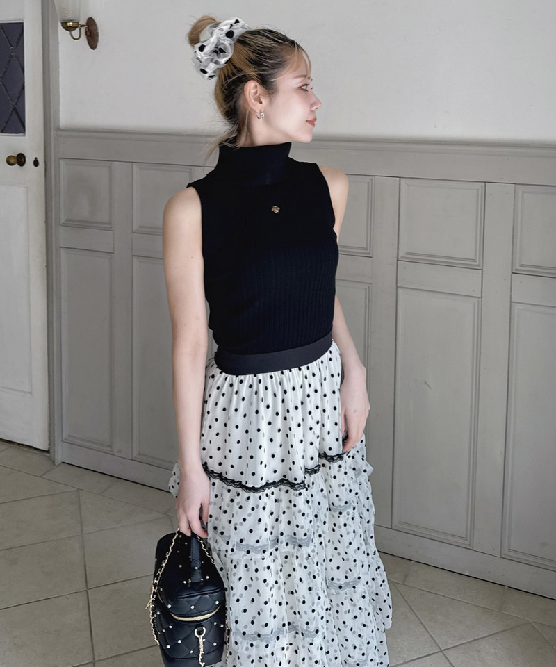 チャーム付ノースリーブハイネックラメニットトップス 詳細画像 ブラック 2