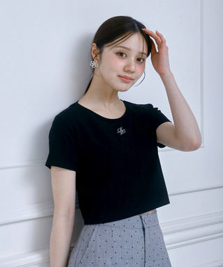 ロゴ刺しゅうコンパクトTシャツ