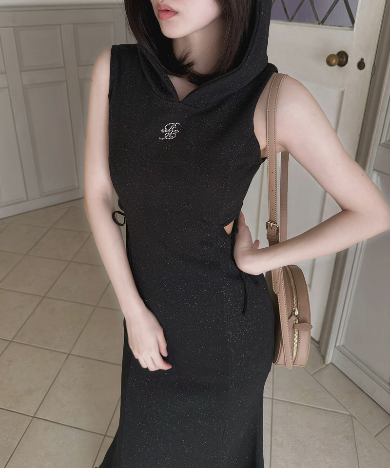 ラメ裏毛ラインストーンロゴカットアウトフーディーワンピース 詳細画像 ブラック 2