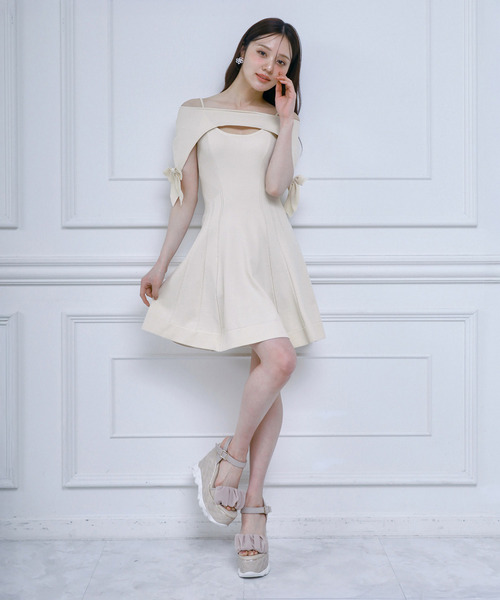 ケープ付ミニフレアワンピース