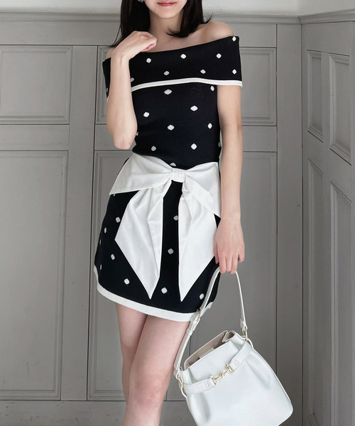 ドットジャガードニットオフショルトップス