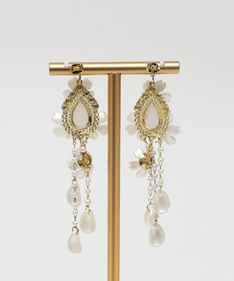 フラワーボリュームパールピアス 詳細画像 オフホワイト 2