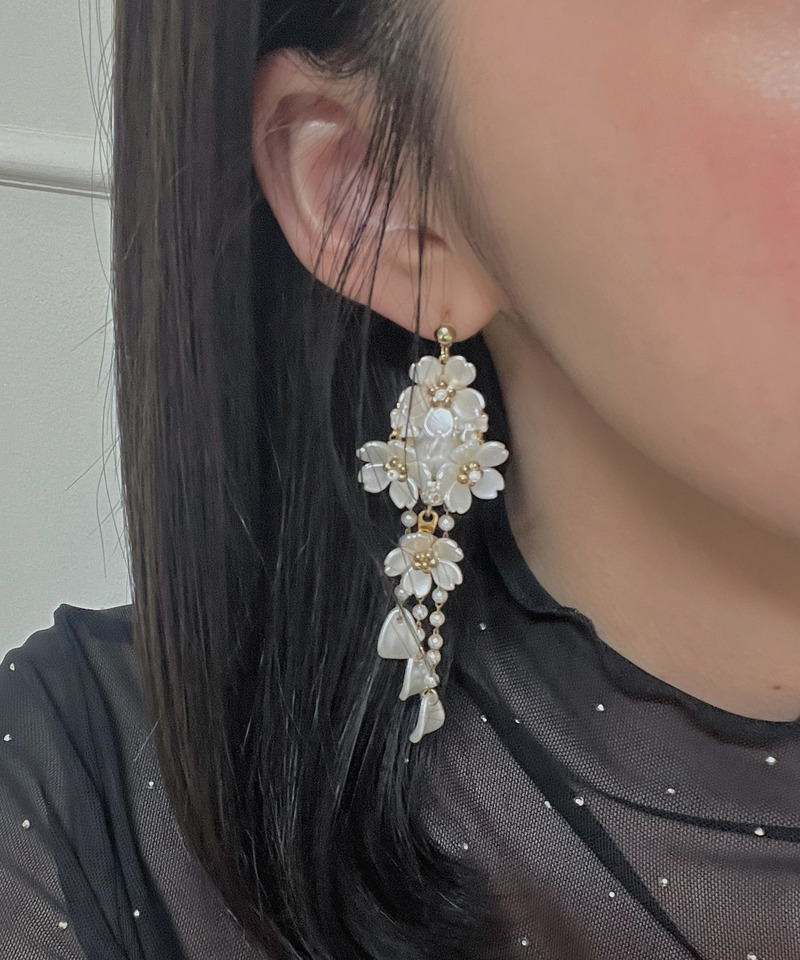 フラワーボリュームパールピアス 詳細画像 オフホワイト 4